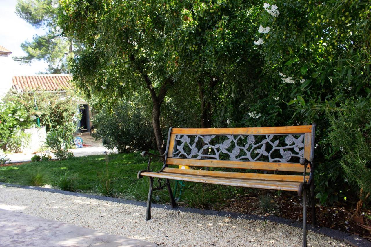 Eti And Mia Holiday Apartments Muntić Exterior foto