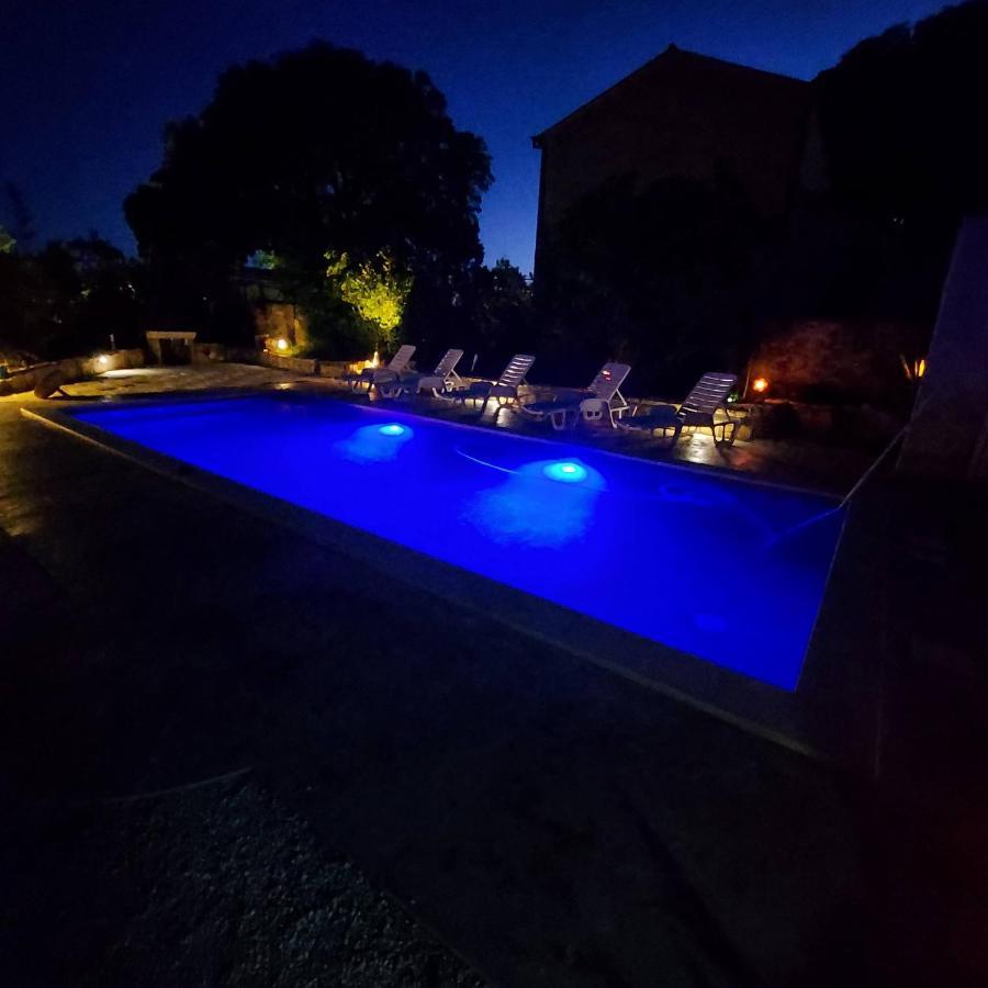 Eti And Mia Holiday Apartments Muntić Exterior foto